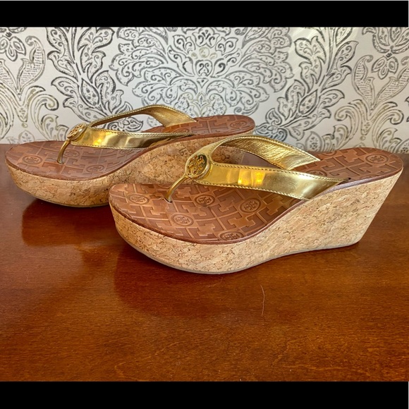 Tori Burch - size 8 Gold t-strap wedges - Picture 1 of 5